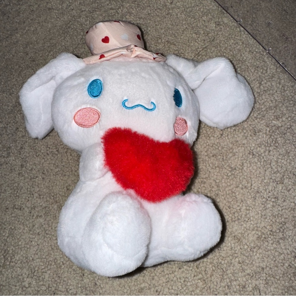 Cinnamon roll plushie